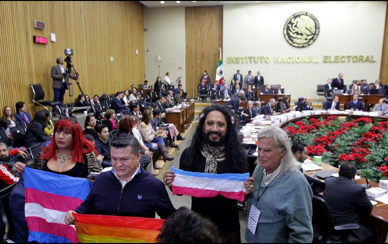 Autoridades detallaron que la discordancia entre la expresión de género o de su fotografía en la credencial, no puede ser causa para impedir el voto durante la jornada del próximo 1 de julio. NTX/ G. Granados