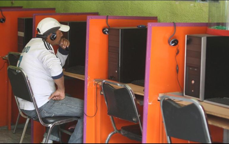 Sugieren evitar realizar compras o transferencias electrónicas en computadoras de uso público. EL INFORMADOR / ARCHIVO