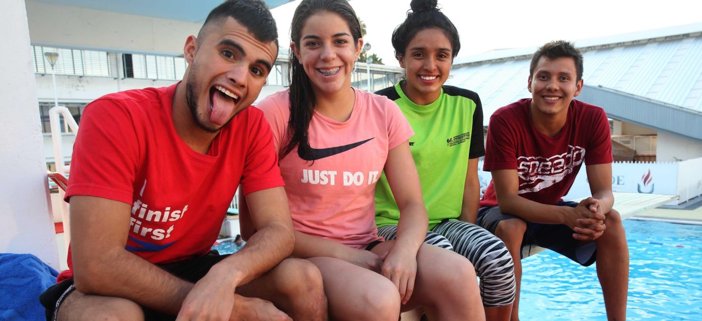 CLAVADISTAS CODE - 150610,DEPORTES,MAV018,EQUIPO DE CLAVADOS DEL CODE EN INSTALACIONES CODE..AQUI EL EQUIPO ESTRELLA IVAN GARCIA(BARBA), ALEJANDRA OROZCO(CAMISETA ROSA), ARANTXA CHAVEZ Y GERMAN SANCHEZ