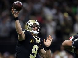 Brees, de 38 años, se perfila para romper la marca histórica de Peyton Manning la próxima temporada. AFP/C. Graythen