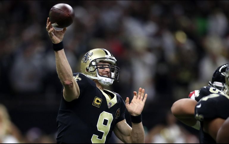 Brees, de 38 años, se perfila para romper la marca histórica de Peyton Manning la próxima temporada. AFP/C. Graythen