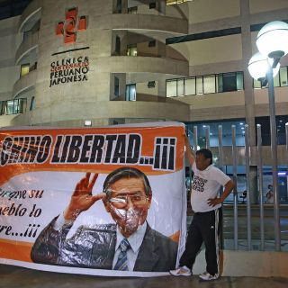 Kuczynski indulta a Fujimori tres días después de evitar su destitución