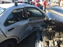 Los vehículos resultaron con afectaciones en el costado y la parte frontal respectivamente por el impacto. ESPECIAL/ Bomberos de Guadalajara