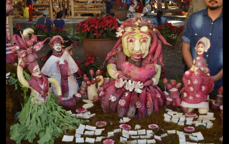 En Oaxaca exponen figuras del nacimiento navideño hechas con rábanos. NTX / K. Castillejos