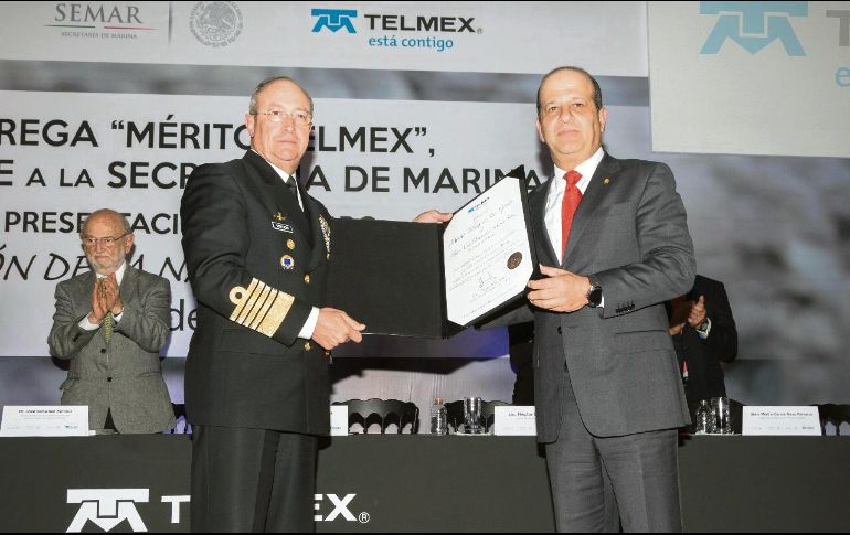Telmex distinguió el trabajo del almirante Vidal Francisco Soberón. ESPECIAL