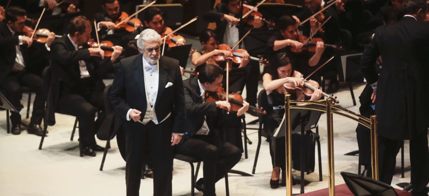 PLACIDO DOMINGO, CAE, - Aspectos. Artes. Revista. El Informador. 20171021. ART. INAUGURACION DEL COMPLEJO DE ARTE ESCENICO, CAE, QUE FORMA PARTE YA DEL CENTRO CULTURAL DE LA UNIVERSIDAD DE GUADALAJARA, LA PRESENTACION PRINCIPAL FUE A CARGO DE LA ORQUESTA FILARMONICA DE GUADALAJARA ACOMPA�ADA DEL TENOR PLACIDO DOMINGO. FAO015. Foto: Fabricio Atilano Ochoa. Fecha: 21 de Octubre de 2017.