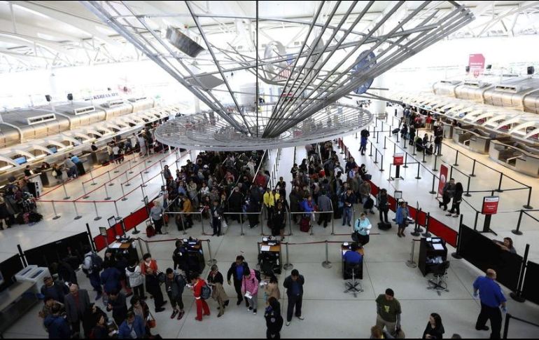 La vocera de la Agencia de Seguridad en el Transporte menciona que con esta asciende a 91 el número de armas interceptadas por los guardias en el aeropuerto de Orlando. EFE / ARCHIVO