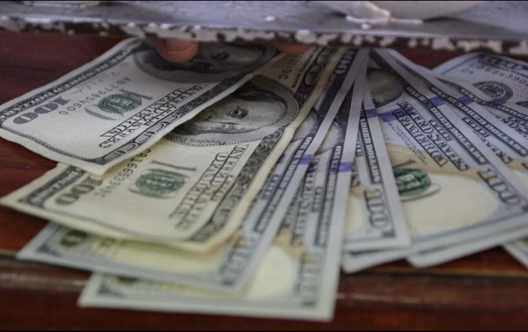 El pasado viernes el peso cerró en el mercado interbancario en 19.72 pesos por dólar, una depreciación del 1.18 por ciento. EL INFORMADOR / ARCHIVO