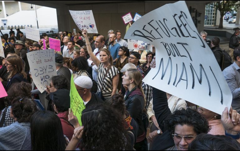Las ''ciudades santuario'' forman parte de un movimiento iniciado en Los Ángeles en 1979 luego que la ciudad emitió la Orden Especial 40, que prohibió a sus agentes inquirir sobre el estatus migratorio de un persona detenida. EFE/ARCHIVO
