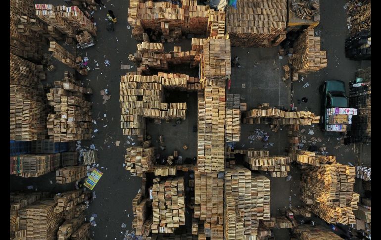 Un laberinto de cajas.