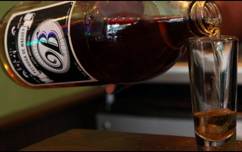 Las autoridades tratan de encontrar el origen del licor, pero nadie ha sido arrestado. EFE / ARCHIVO