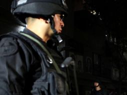 Personal de seguridad inspeccionaron el hospital y se les observó incluso en la azotea. SUN / ARCHIVO