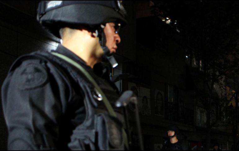 Personal de seguridad inspeccionaron el hospital y se les observó incluso en la azotea. SUN / ARCHIVO