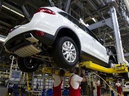 Los representantes de EU han propuesto que 50% de los componentes de los autos armados en la región sea de origen estadounidense. AFP/Archivo