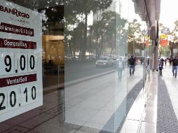 Renegociación del TLCAN, tasas de interés y política fiscal en EU, tres factores que han incidido en el peso. SUN/I. Stephens