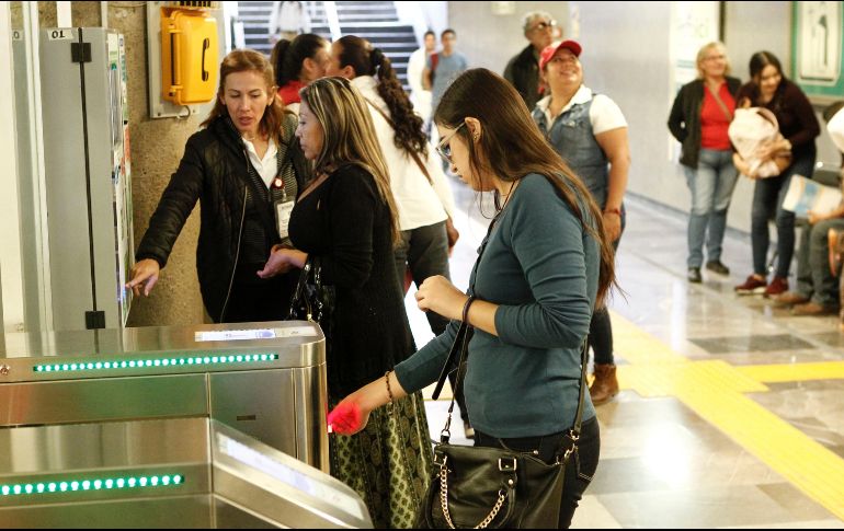 Los usuarios a quienes no convenga adquirir la trarjeta de prepago pueden ingresar al tren con boleto de viaje único. EL INFORMADOR/Archivo