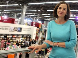 Mónica Lavín: 'Dentro de la oscuridad que es la escritura, las redes son como ver la otra orilla con más claridad, sentirse cerca y que tiene sentido'. EL INFORMADOR/Archivo