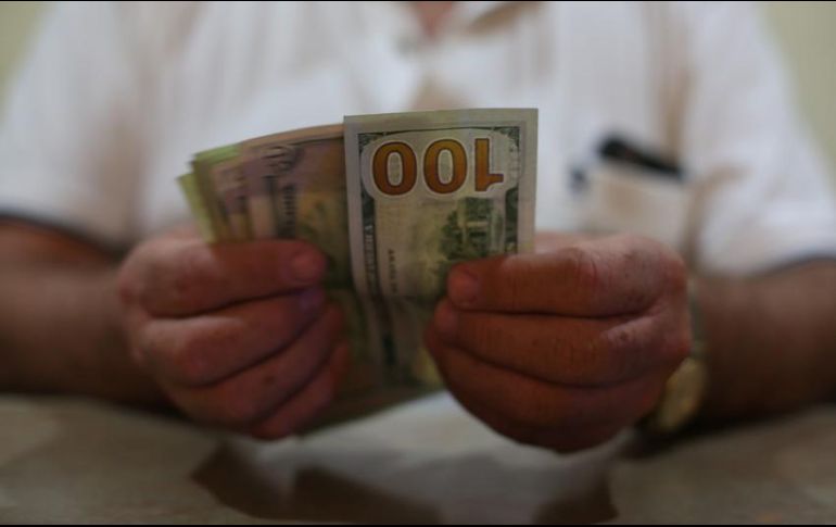 Prevén que el peso mexicano cotice entre 19.65 y 19.85 pesos por dólar en cotizaciones interbancarias a la venta. EL INFORMADOR / ARCHIVO