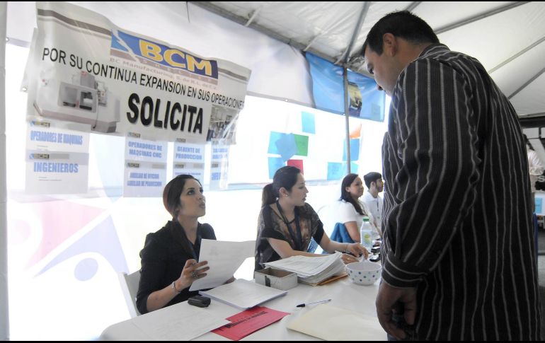 En octubre se reportó el mayor número de contrataciones o altas al IMSS, las cuales representaron 7.6 por ciento de los trabajadores. NOTIMEX/Archivo