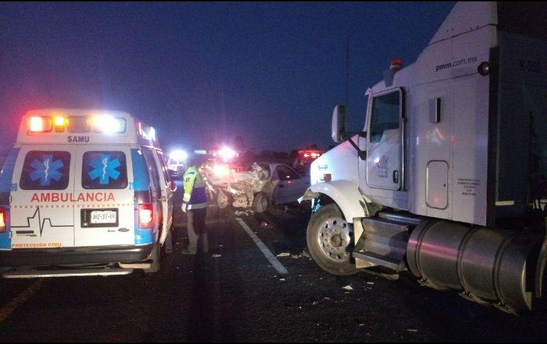Los lesionados fueron llevados al centro médico de Tepatitlán para ser atendidos. ESPECIAL /