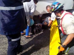 La víctima fue trasladada por a un puesto de socorro para recibir la atención correspondiente. ESPECIAL/ Bomberos Guadalajara