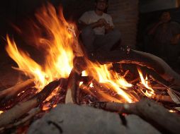 Durante la noche del 31 de diciembre y la madrugada del 1 de enero se harán recorridos de para invitar a quien tenga fogatas a que las apaguen para evitar accidentes y contaminación. EL INFORMADOR / ARCHIVO