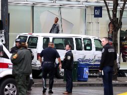 Una camioneta se subió a una banqueta en el centro de Seattle y atropelló a un grupo de peatones. AP / K. Lambert