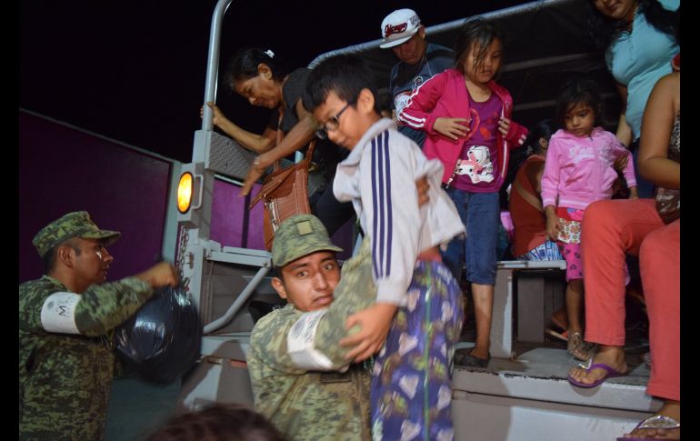 TAPACHULA, CHIAPAS (08/SEP/2017).- Se procedió a evacuar a habitantes por la alerta de tsunami. EFE/P. Rasgado