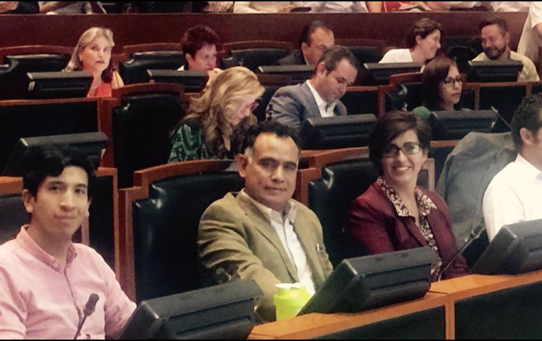 El diputado Saúl Galindo (centro) pretendía postularse a la presidencia municipal de Tomatlán. FACEBOOK/saul.galindo.90