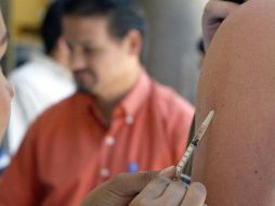 Los adultos mayores son uno de los grupos más vulnerables porque las defensas de su cuerpo suelen estar bajas. EL INFORMADOR / ARCHIVO