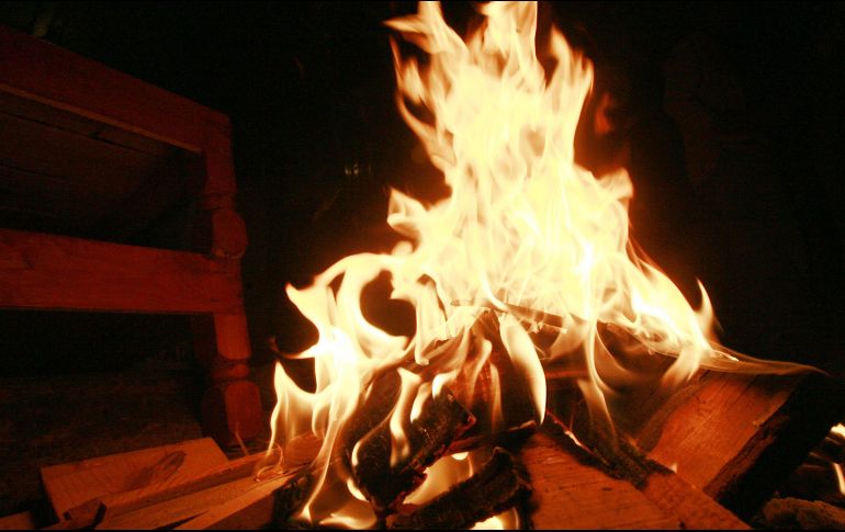 Exhortan a la población para que no prenda fogatas porque eso ocasiona contaminación, y se pueden derivar algunos accidentes principalmente con menores. EL INFORMADOR / ARCHIVO