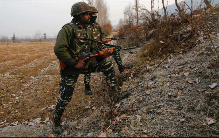Un grupo de atacantes armados lanzó varias granadas al campo de entrenamiento y luego abrieron fuego. EFE/F. Khan