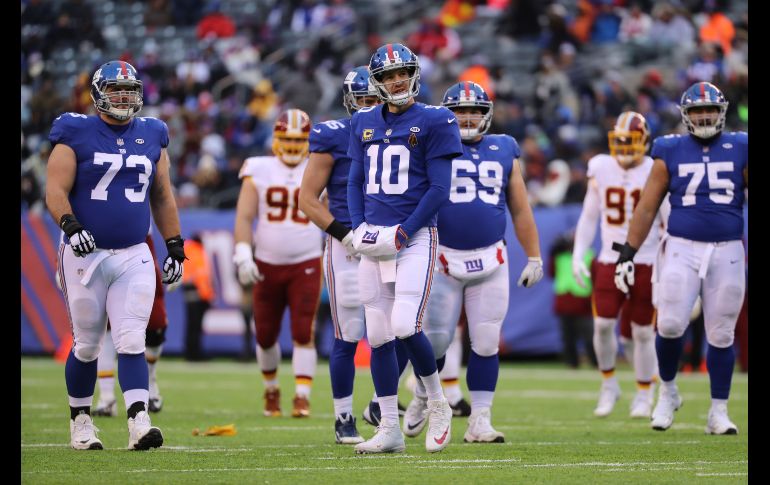 Manning (#10) completó 10 de 28 pases para 132 yardas con un pase de touchdown y una interceptación. AFP/A. Parr