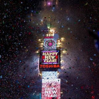 La bola de cristal de Times Square da la bienvenida a 2018