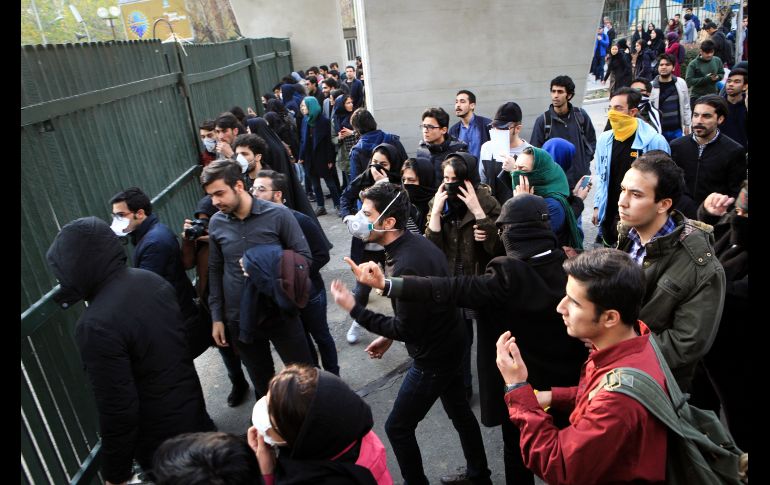 Las protestas contra las políticas económicas del Gobierno del presidente iraní, Hasan Rohaní, comenzaron este jueves y ayer continuaron por cuarto día consecutivo. EFE/STR