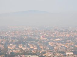 Las condiciones ambientales podrían causar molestias en niños, adultos mayores, por lo que exhortan a a no realizar actividades al aire libre durante las primeras horas del día. EL INFORMADOR / F. Atilano