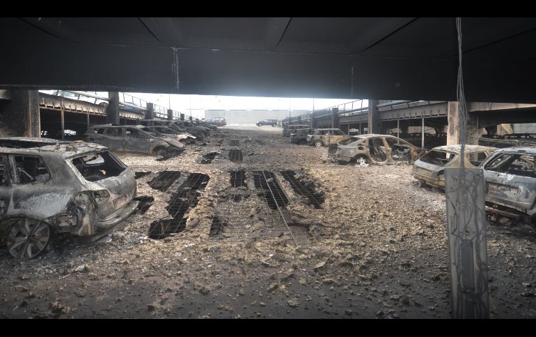 La policía dijo que, según las primeras versiones, se trató de un fuego accidental dentro de un vehículo que luego se propagó.