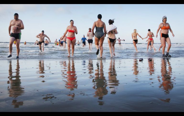 Por la temporada invernal, el agua suele estar helada. En la isla Norderney, Alemania, el agua estaba a 4 grados centígrados.