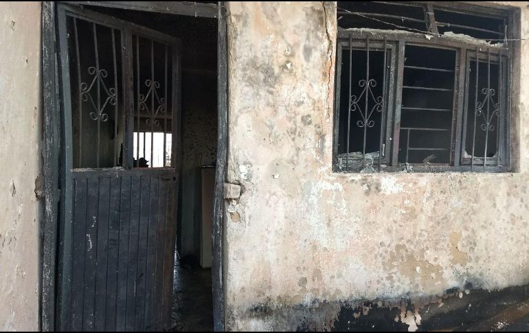 Según vecinos, los niños se encontraban solos ya que sus padres habían salido a trabajar. ESPECIAL/ BOMBEROS GUADALAJARA