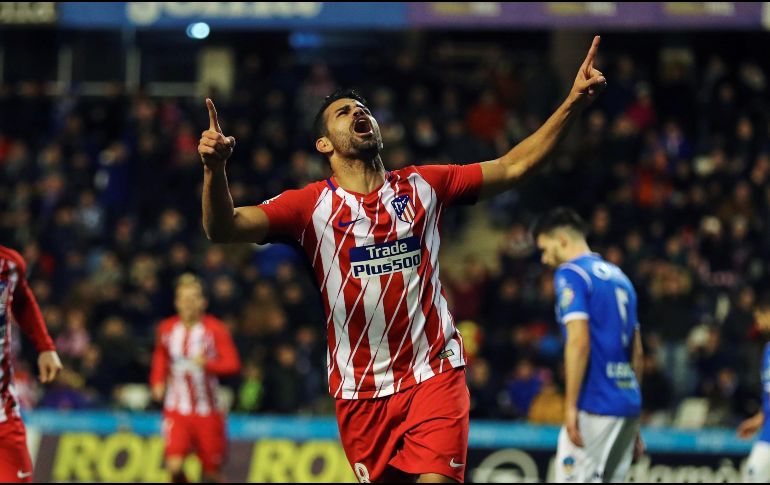 El atacante volvió a jugar de rojiblanco tres años y medio después de su salida y casi siete meses después de su último partido oficial. EFE / A. García