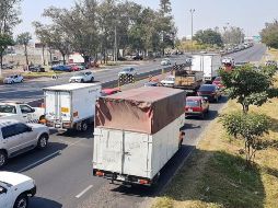 Los carriles centrales de la vialidad fueron cerrados, lo que provocó que el tráfico se cargara. EL INFORMADOR / I. Martínez