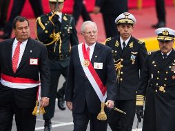 El ministro de defensa (izquierda), renunció al igual que dos miembros más del gabinete del ahora presidente Pedro Pablo Kuczynski. AFP/ E. Benavides