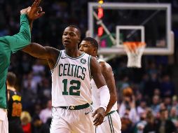 Terry Rozier (#12) fue el jugador más destacado de los Celtics ayer, en el juego donde aplastaron a los Cavaliers del astro LeBron James. AP