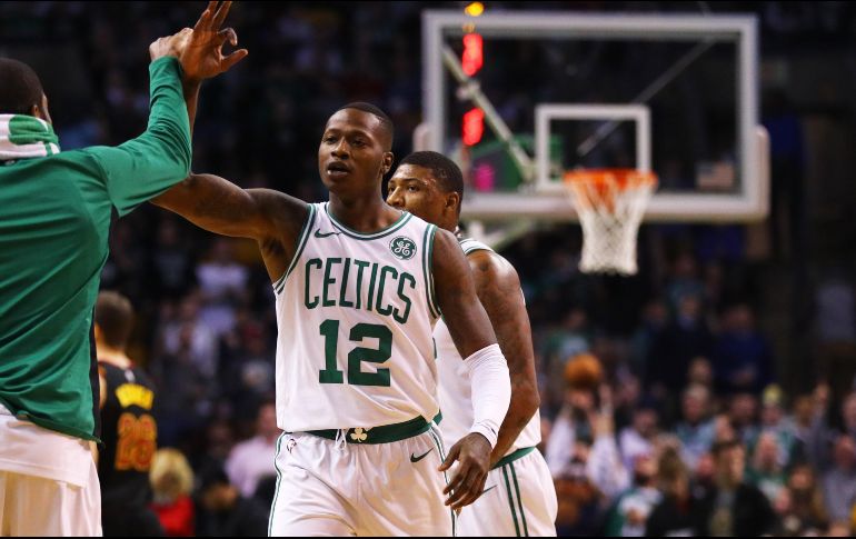 Terry Rozier (#12) fue el jugador más destacado de los Celtics ayer, en el juego donde aplastaron a los Cavaliers del astro LeBron James. AP
