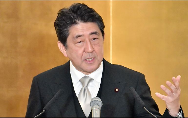 Abe atiende a los medios de comunicación en su primera rueda de prensa del año. AP/Y. Sakamoto