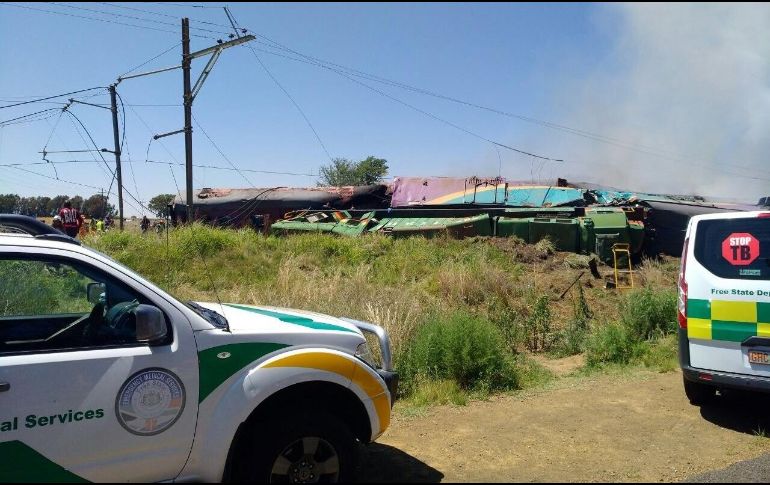 Miembros de los servicios de emergencias se trasladaron a la zona para atender a los heridos. EFE/CORTESÍA