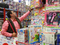 La Profeco exhorta a los consumidores a evitar el comercio informal para no ser víctimas de abusos y engaños. NOTIMEX/F. Estrada