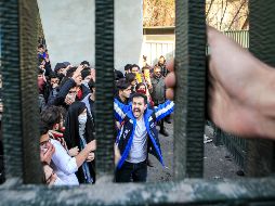 Miles de iraníes se han manifestado para protestar contra la corrupción dejando hasta ahora al menos 23 muertos y más de mil detenidos. AP/
