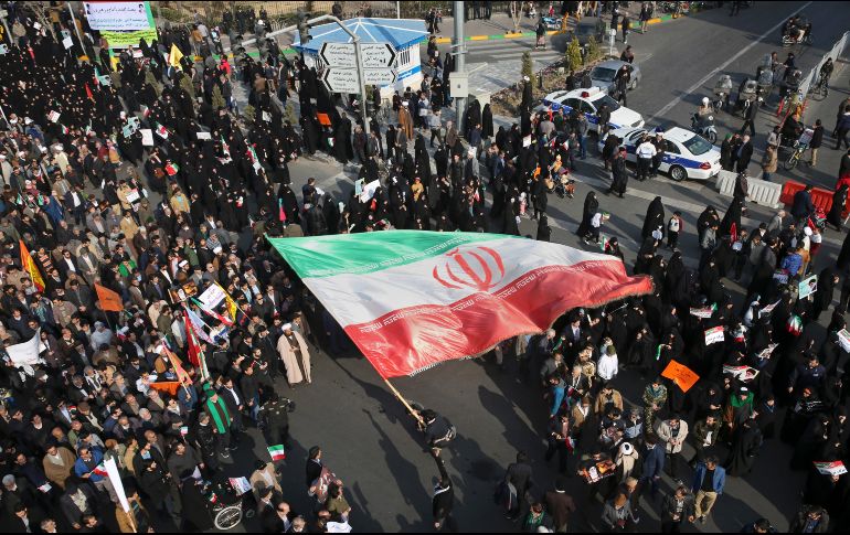 Ayer no hubo protestas en contra del régimen y la corrupción, sino una enorme marcha en favor de las autoridades iraníes. AP/N. Najafzadeh