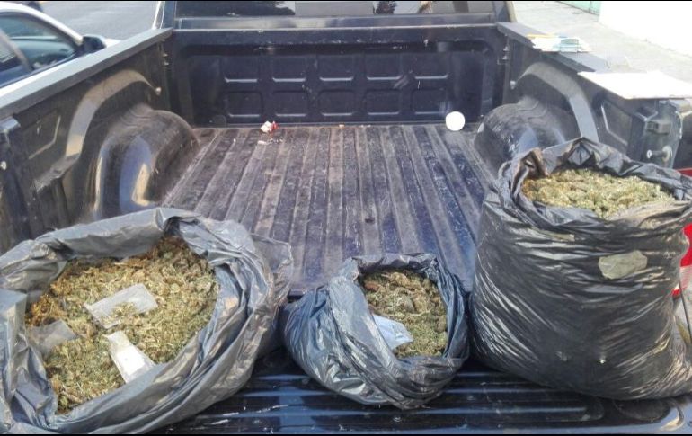 El enervante se encontraba en tres bolsas de plástico que fueron abandonadas al llegar los policías al lugar. ESPECIAL /